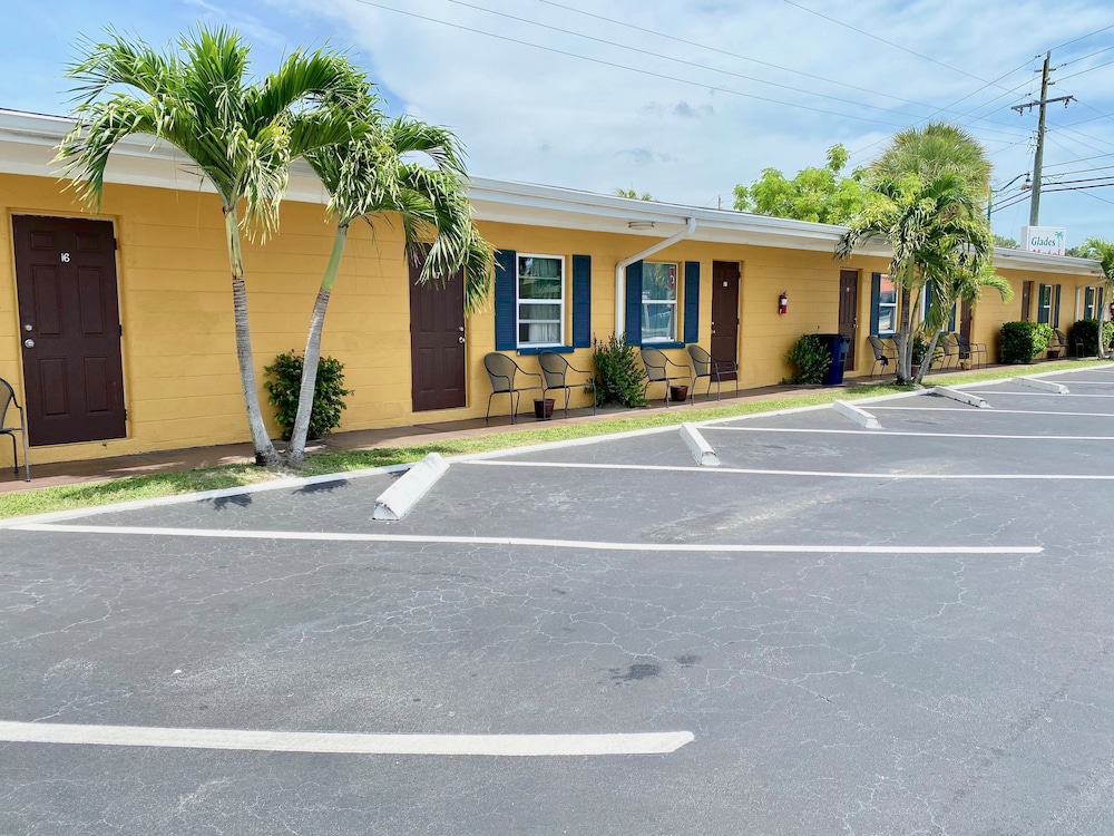 Glades Motel in Naples Best Rates & Deals on Orbitz