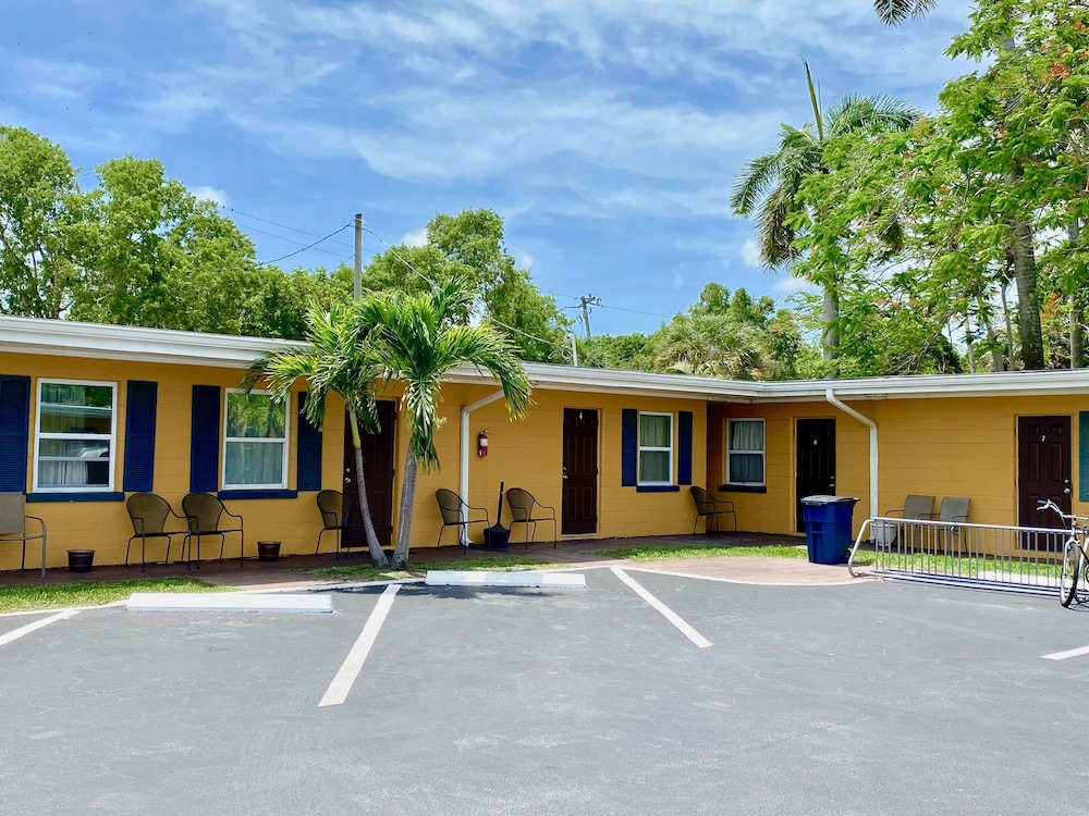 Glades Motel in Naples Best Rates & Deals on Orbitz
