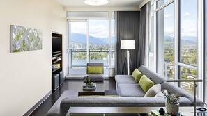 Premium bedding, in-room safe, desk, iron/ironing board