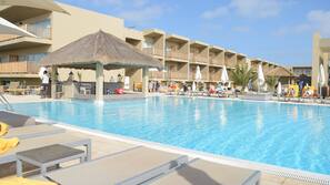 Outdoor pool, sun loungers