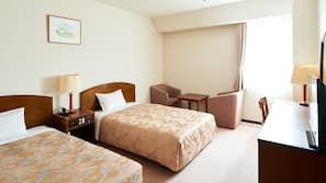 書桌、窗簾、熨斗/熨衫板、床單