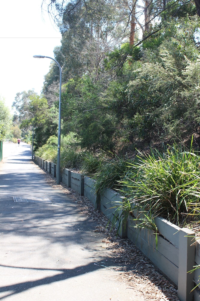 Australian Home Away Ringwood @ Bardia