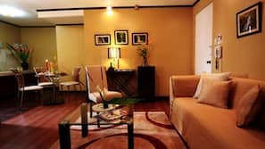In-room safe, desk, rollaway beds, free WiFi