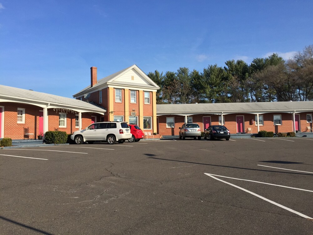 Sleepy Hollow Motel 2019 Room Prices 65, Deals & Reviews Expedia