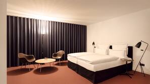Hochwertige Bettwaren, Minibar, Zimmersafe, individuell dekoriert