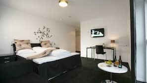 Desk, soundproofing, free cribs/infant beds, free WiFi