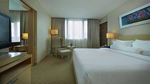 Minibar, in-room safe, desk, iron/ironing board