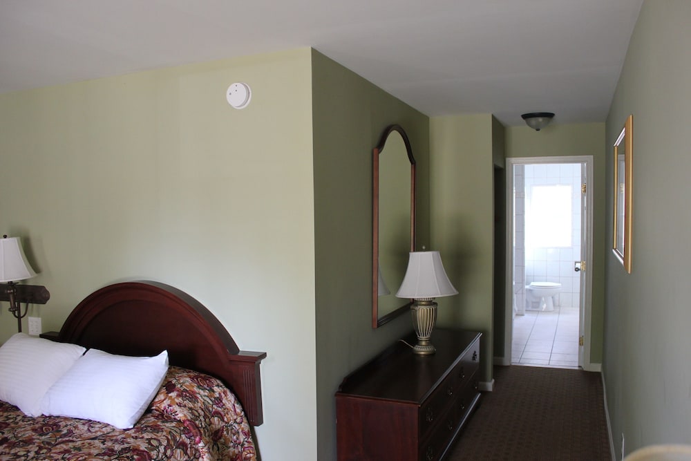 Heidi's InnBrewster New York in Poughkeepsie Best Rates & Deals on