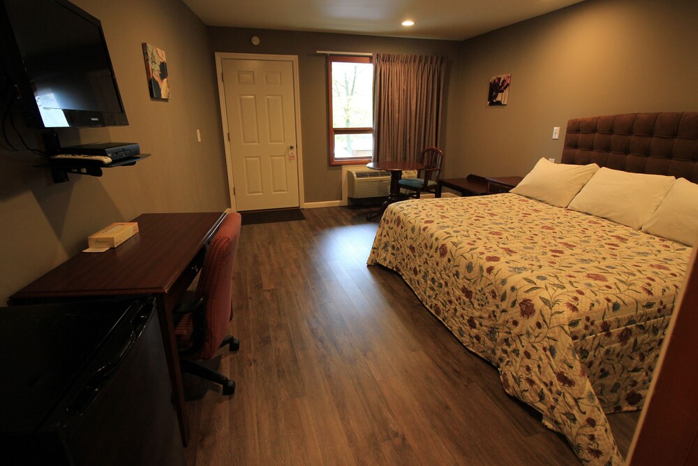 Heidi's InnBrewster New York in Poughkeepsie Best Rates & Deals on