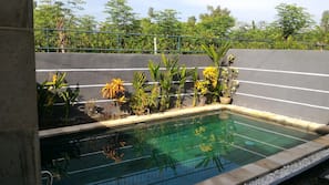 Kolam renang outdoor