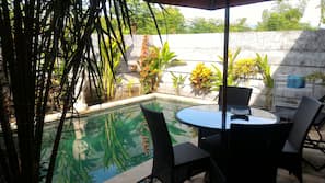 Kolam renang outdoor