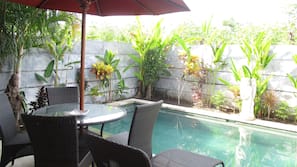 Kolam renang outdoor