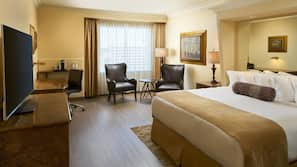 Frette Italian sheets, premium bedding, in-room safe, desk
