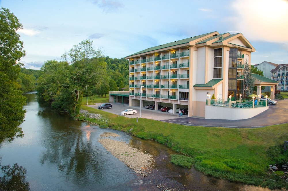 Pigeon River Inn in Pigeon Cheap Hotel Deals & Rates on