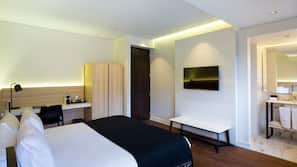 Minibar, in-room safe, desk, free WiFi