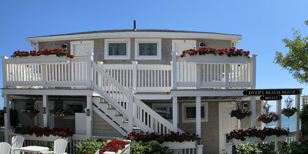 Exterior, Dyer's Beach House