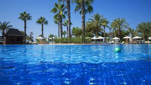 4 indoor pools, 8 outdoor pools, pool umbrellas, pool loungers