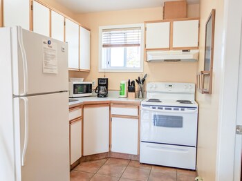 Desert Surfside Waterfront Accommodations Osoyoos C 80 Room Prices Reviews Travelocity