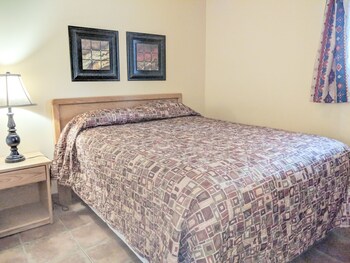 Desert Surfside Waterfront Accommodations Osoyoos C 80 Room Prices Reviews Travelocity