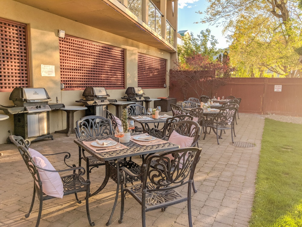 Desert Surfside Waterfront Accommodations In Osoyoos Hotel Rates Reviews On Orbitz