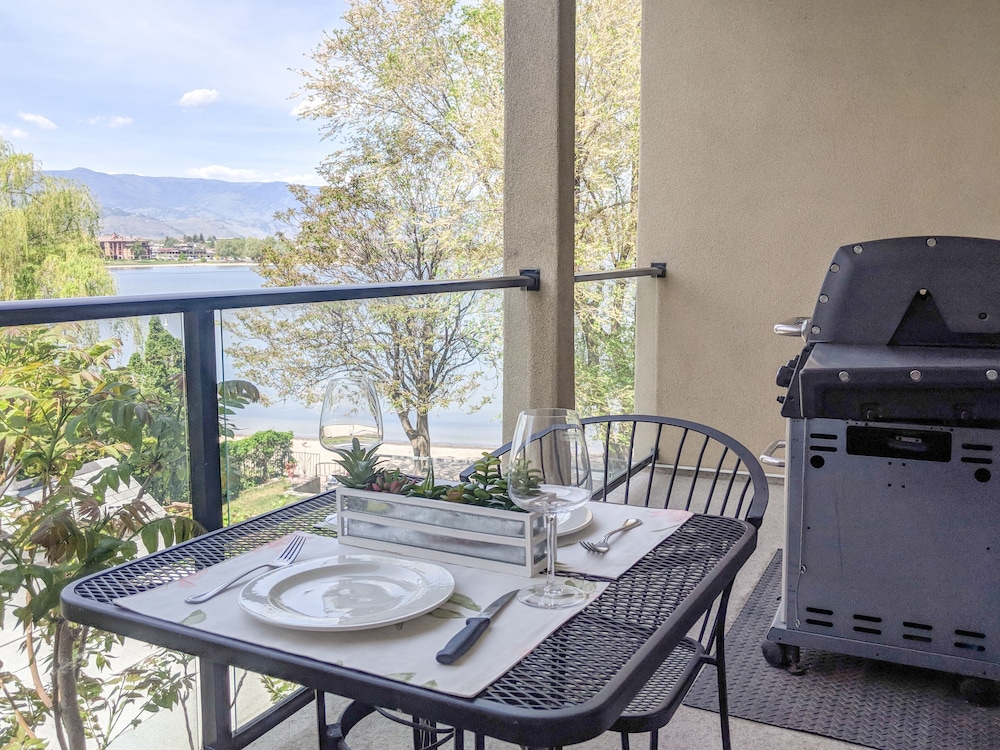 Desert Surfside Waterfront Accommodations In Osoyoos Hotel Rates Reviews On Orbitz