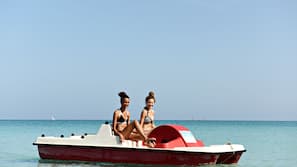 Sulla spiaggia, immersioni subacquee, windsurf, un bar sulla spiaggia