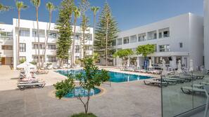 Outdoor pool, pool umbrellas, sun loungers