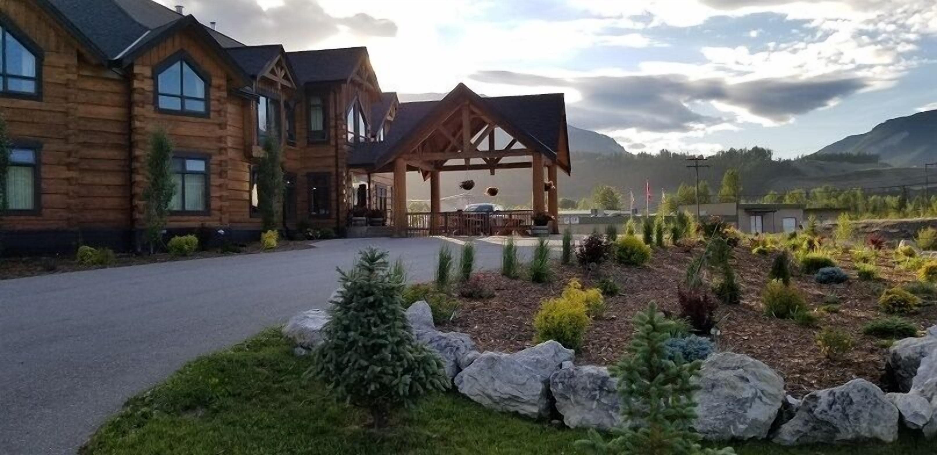 Kicking Horse River Lodge in Golden, Canada