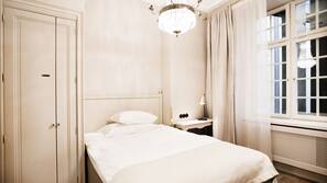 In-room safe, individually decorated, desk, iron/ironing board