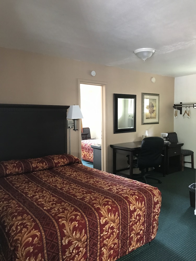 Room, Town House Motel