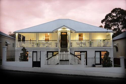 One Night Romantic Break At London Syon Park Hotel From Experience Frenzy Luxury Accommodation Hotel Park Hotel