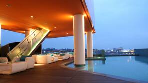 Outdoor pool, pool loungers