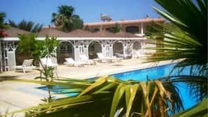 Outdoor pool, pool umbrellas, sun loungers