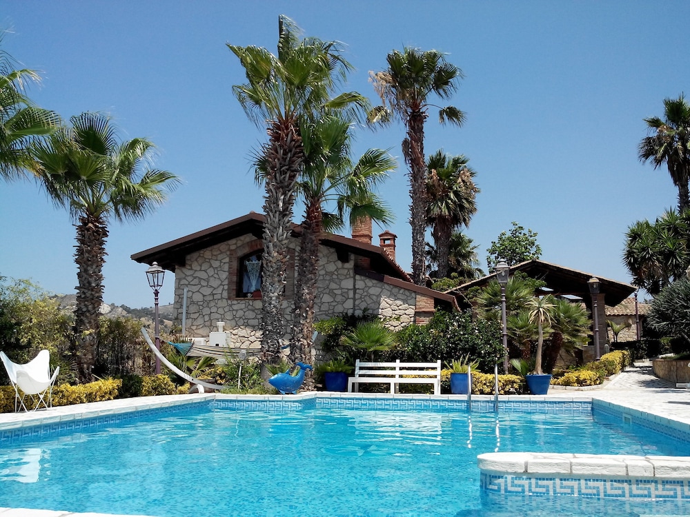 Relais Garden Cactus B&B in Favara, Italy