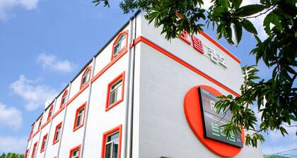 Traum Hotel & Condo