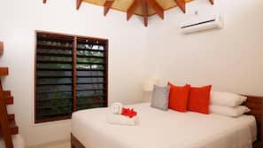 In-room safe, free WiFi, linens