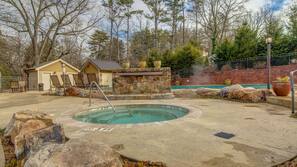 Outdoor spa bath