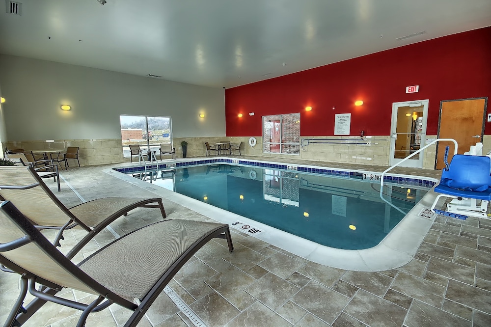 Holiday Inn Express & Suites New Martinsville, an IHG Hotel in New