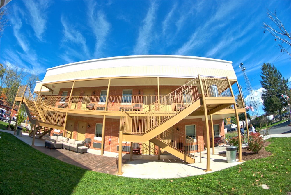 Put in Bay Victory Station Hotel in PutinBay Best Rates & Deals on