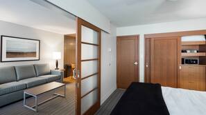 1 bedroom, premium bedding, in-room safe, free WiFi