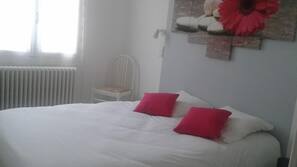 Free WiFi, bed sheets
