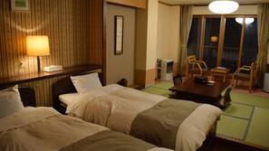 Desk, rollaway beds, free WiFi