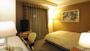 In-room safe, desk, laptop workspace, blackout drapes