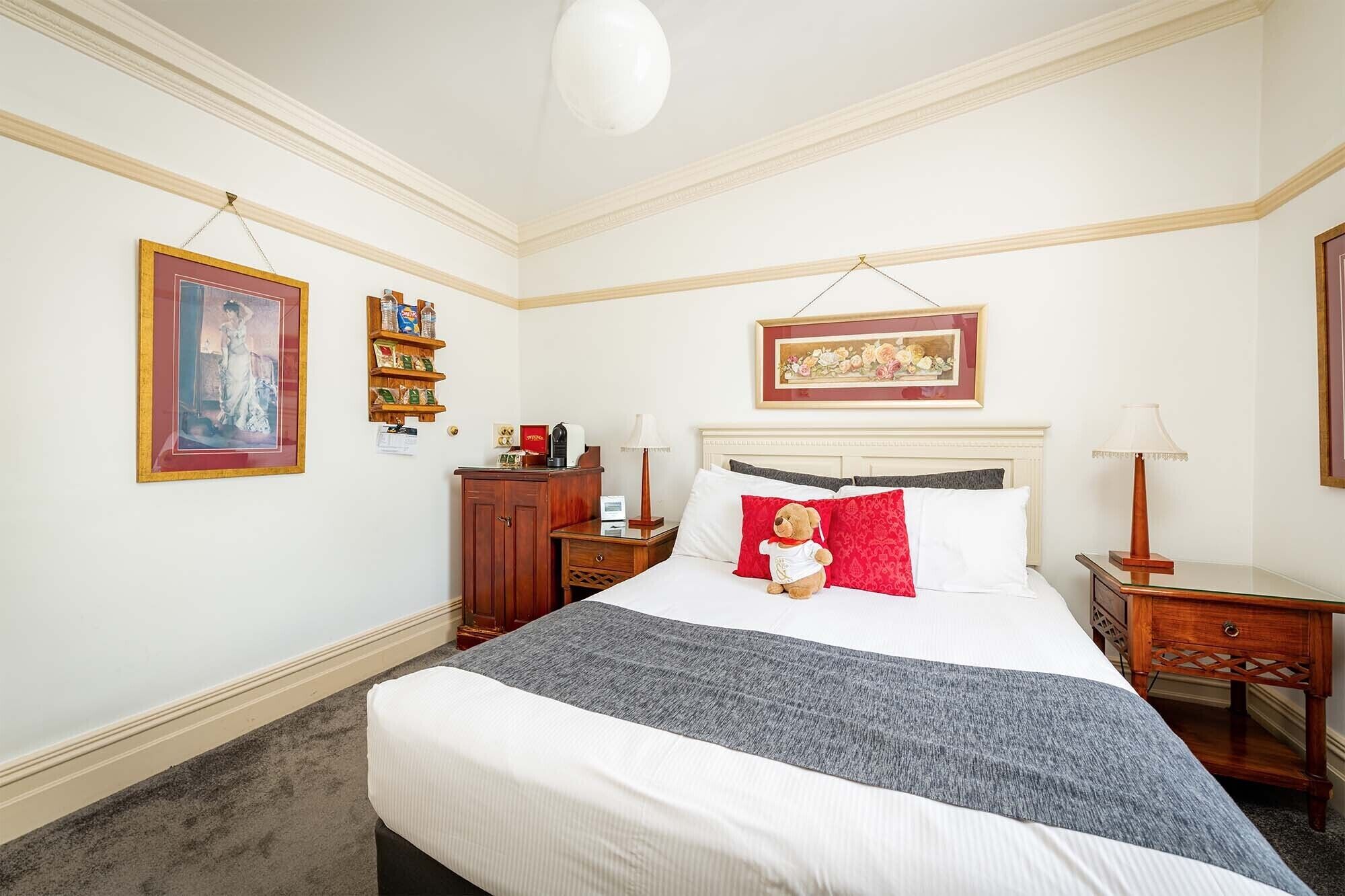 Cobb & Co Court Boutique Hotel