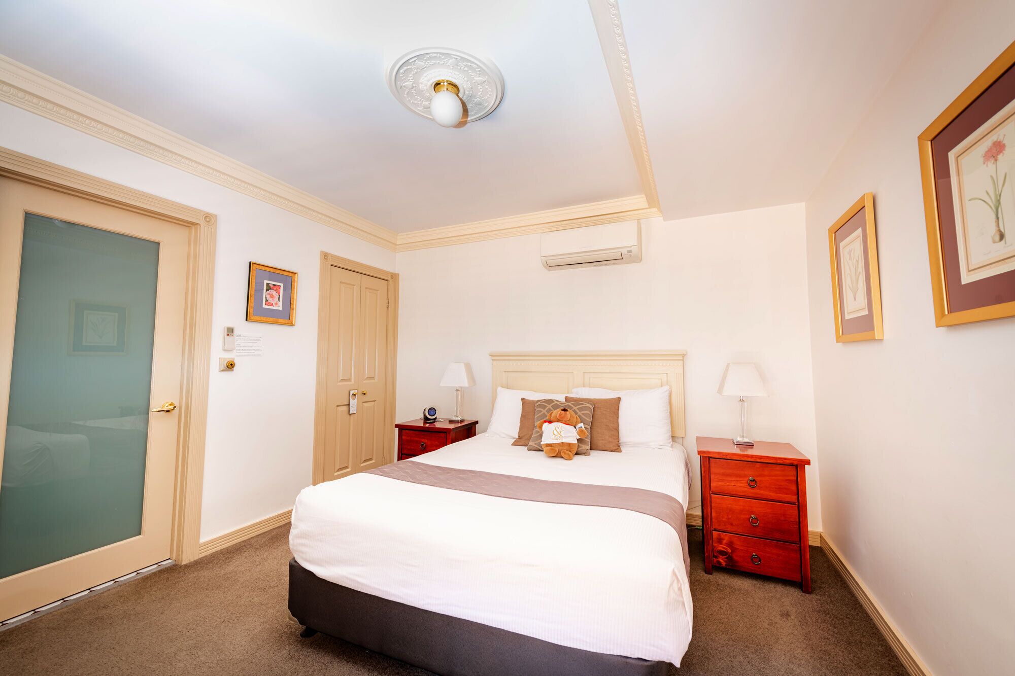 Cobb & Co Court Boutique Hotel