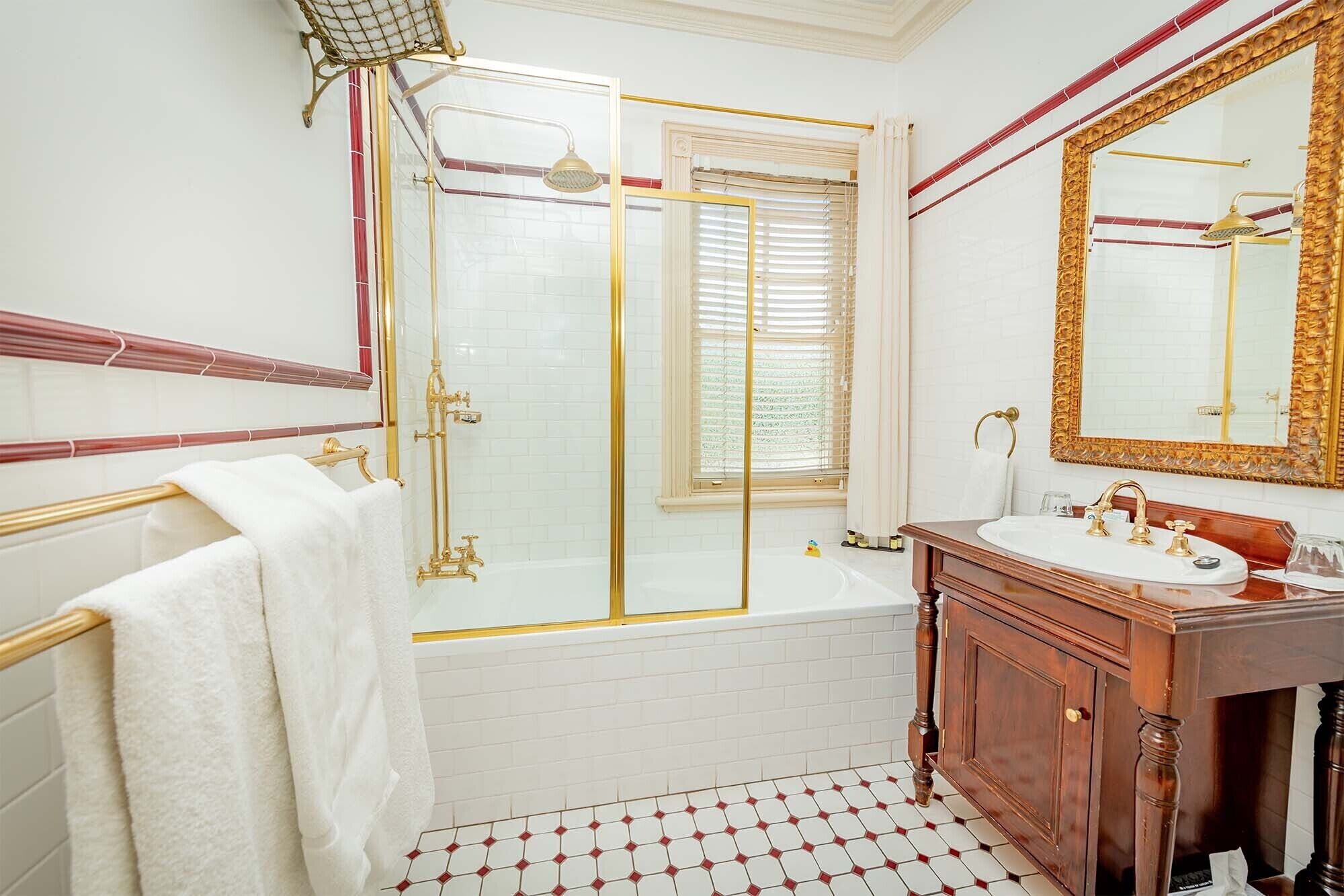 Cobb & Co Court Boutique Hotel