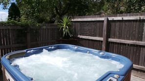 Outdoor spa bath