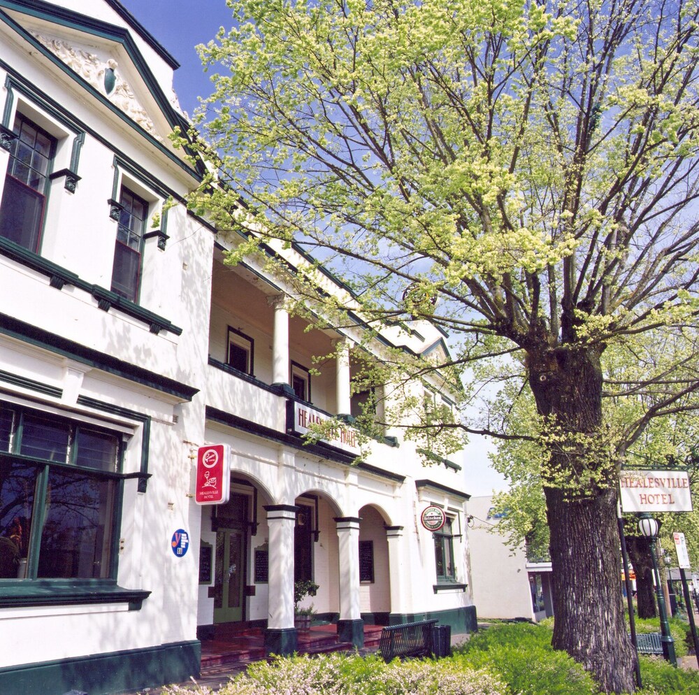 Front of property, Healesville Hotel