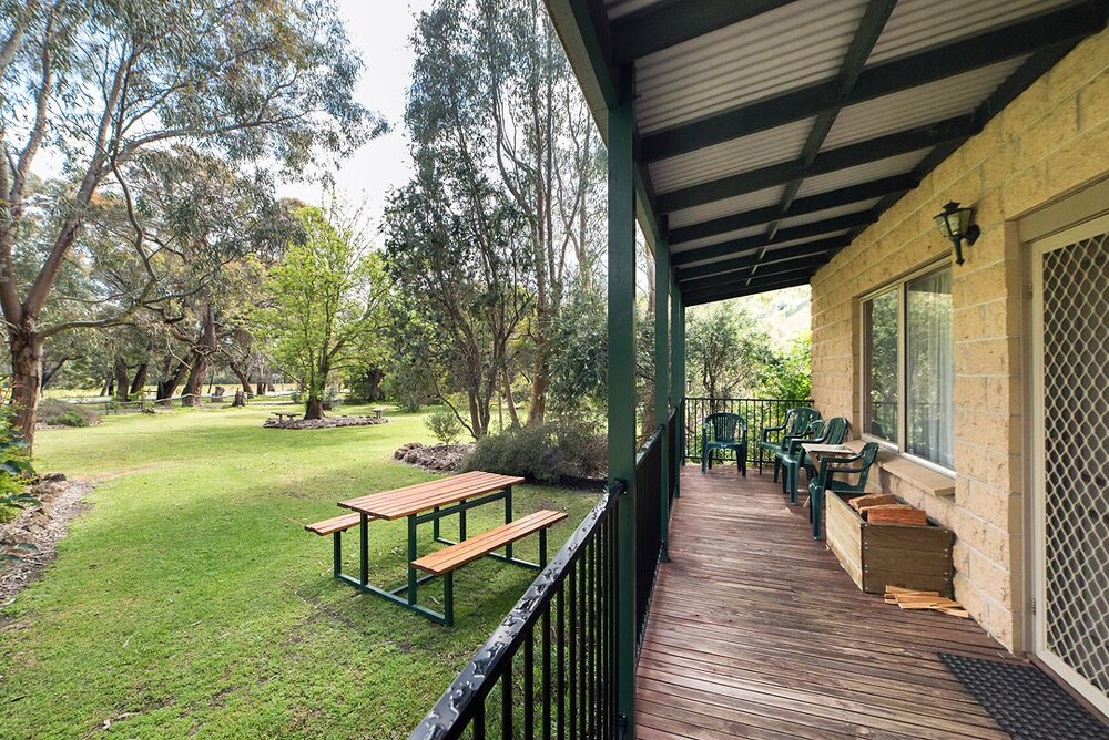 Grampians View Cottages and Units