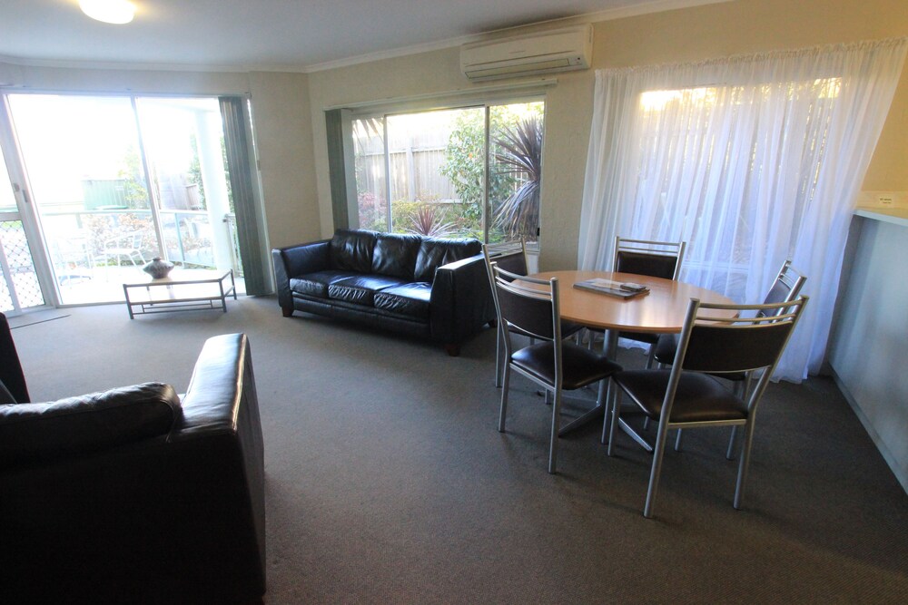 The Palms Apartments